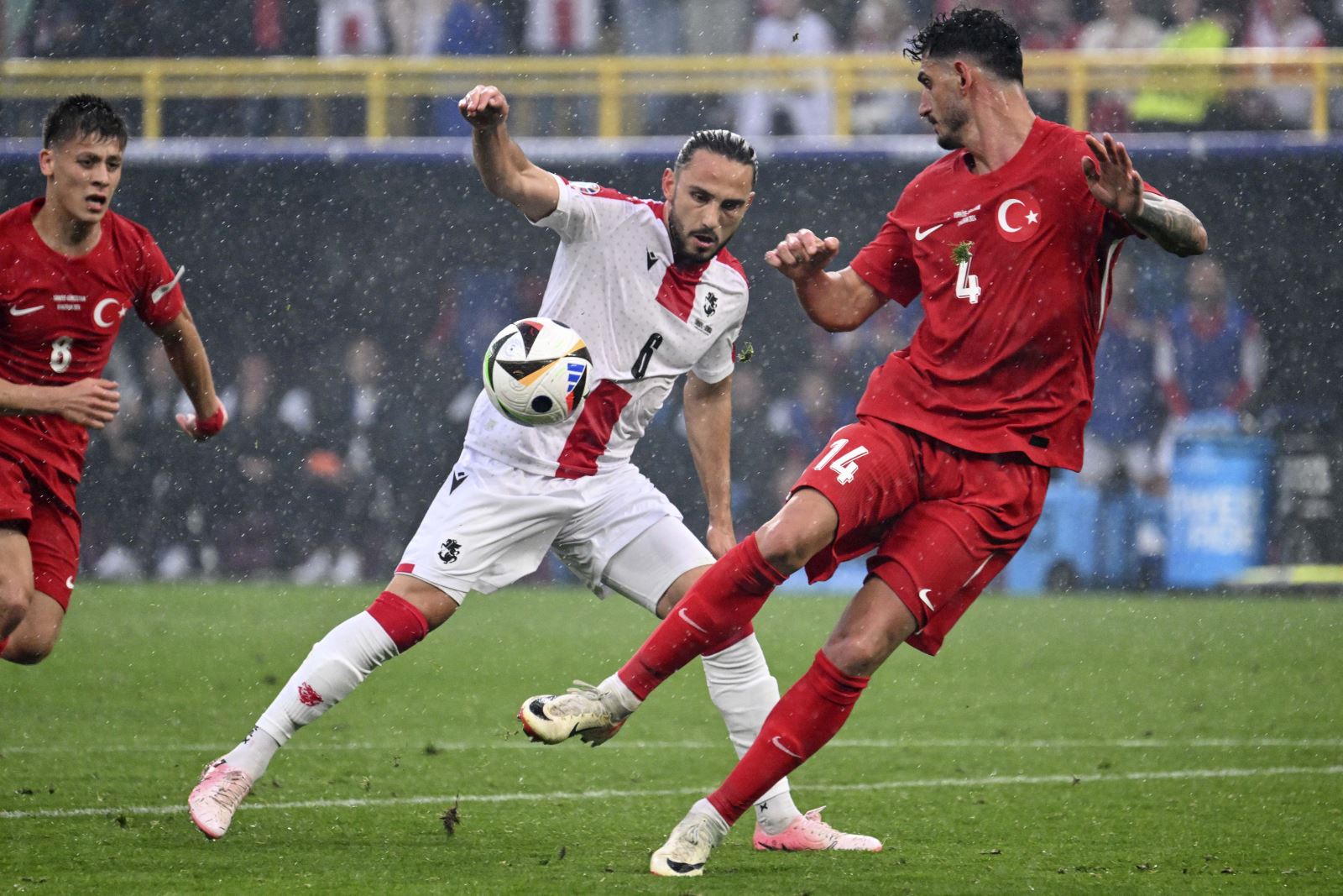 EURO 2024 Hạ Gruzia bằng hai siêu phẩm, Thỗ Nhĩ Kỳ ra quân tưng bừng