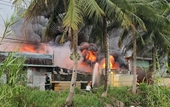 Cháy cơ sở sản xuất bột nhang ở Bình Chánh, 2 người tử vong