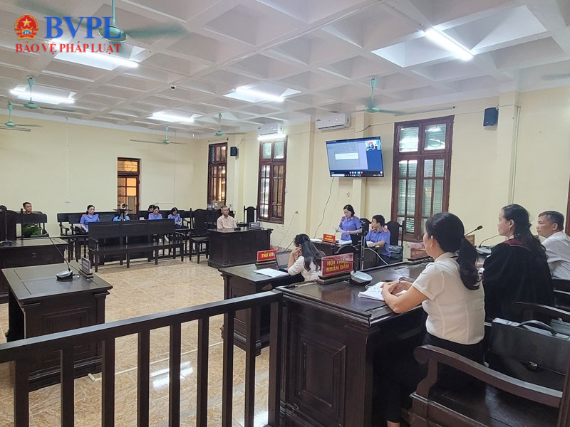 Xét xử trực tuyến, trình chiếu tài liệu chứng cứ bằng hình ảnh tại phiên tòa