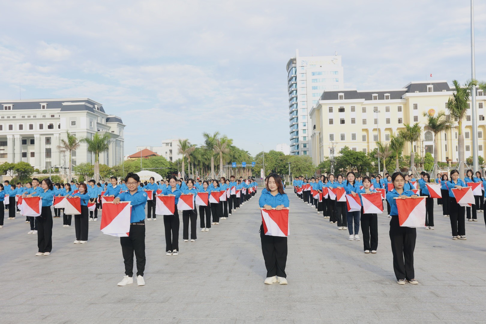 Tuổi trẻ Đà Nẵng đồng diễn Sắc màu thanh niên