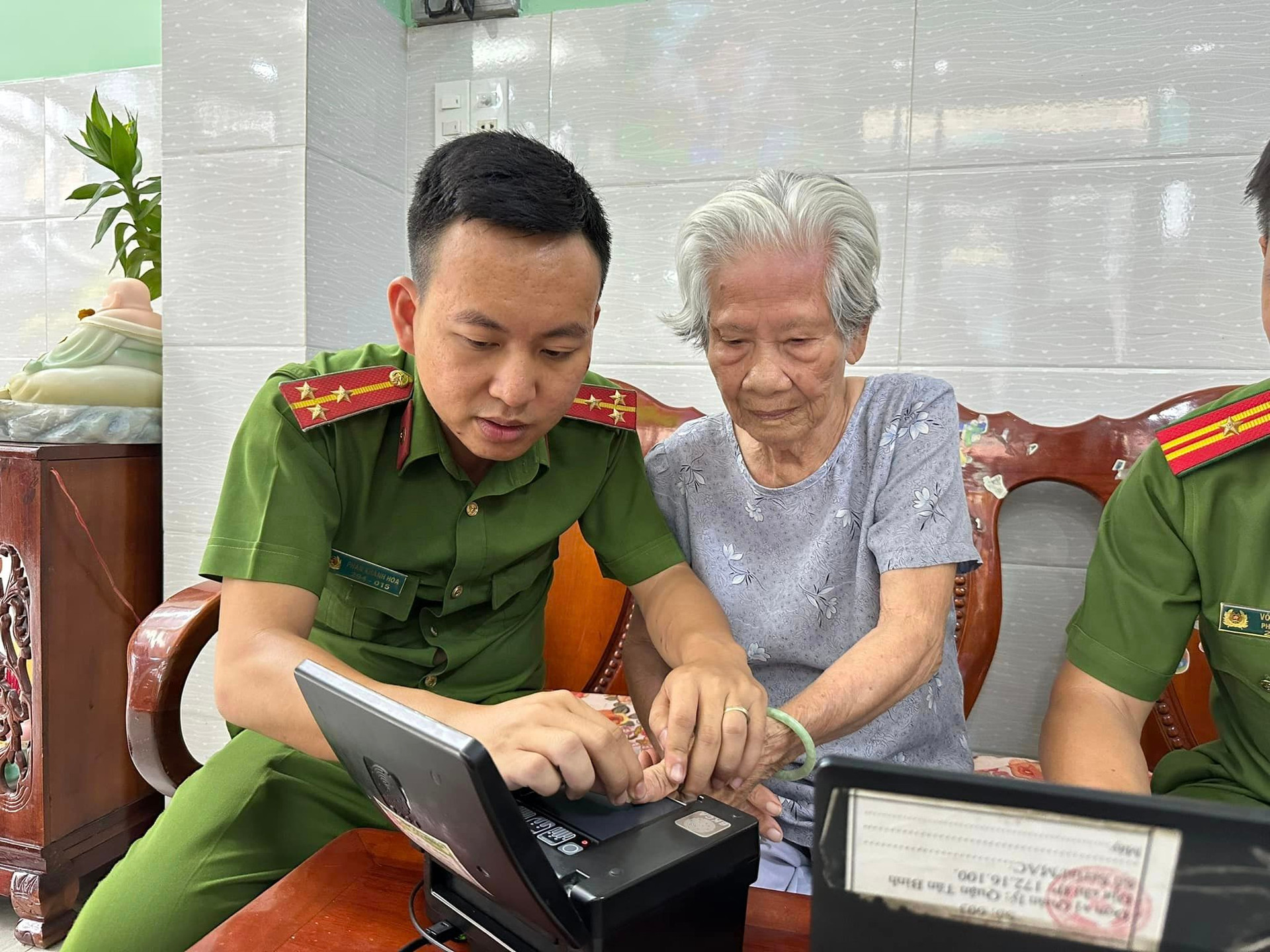 Quy định về mẫu thẻ căn cước, mẫu giấy chứng nhận căn cước