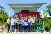 VKSND tỉnh Thừa Thiên Huế và các cơ quan Khối thi đua Nội chính trao tặng nhà tình thương