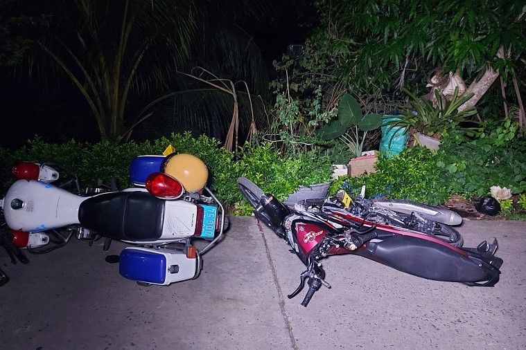 Thanh niên say xỉn lái xe đâm thẳng vào xe đặc chủng CSGT