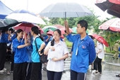 Hải Phòng Thí sinh đội mưa đến điểm thi tốt nghiệp