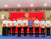 VKSND tỉnh Đắk Lắk trao quyết định tuyển dụng 10 công chức
