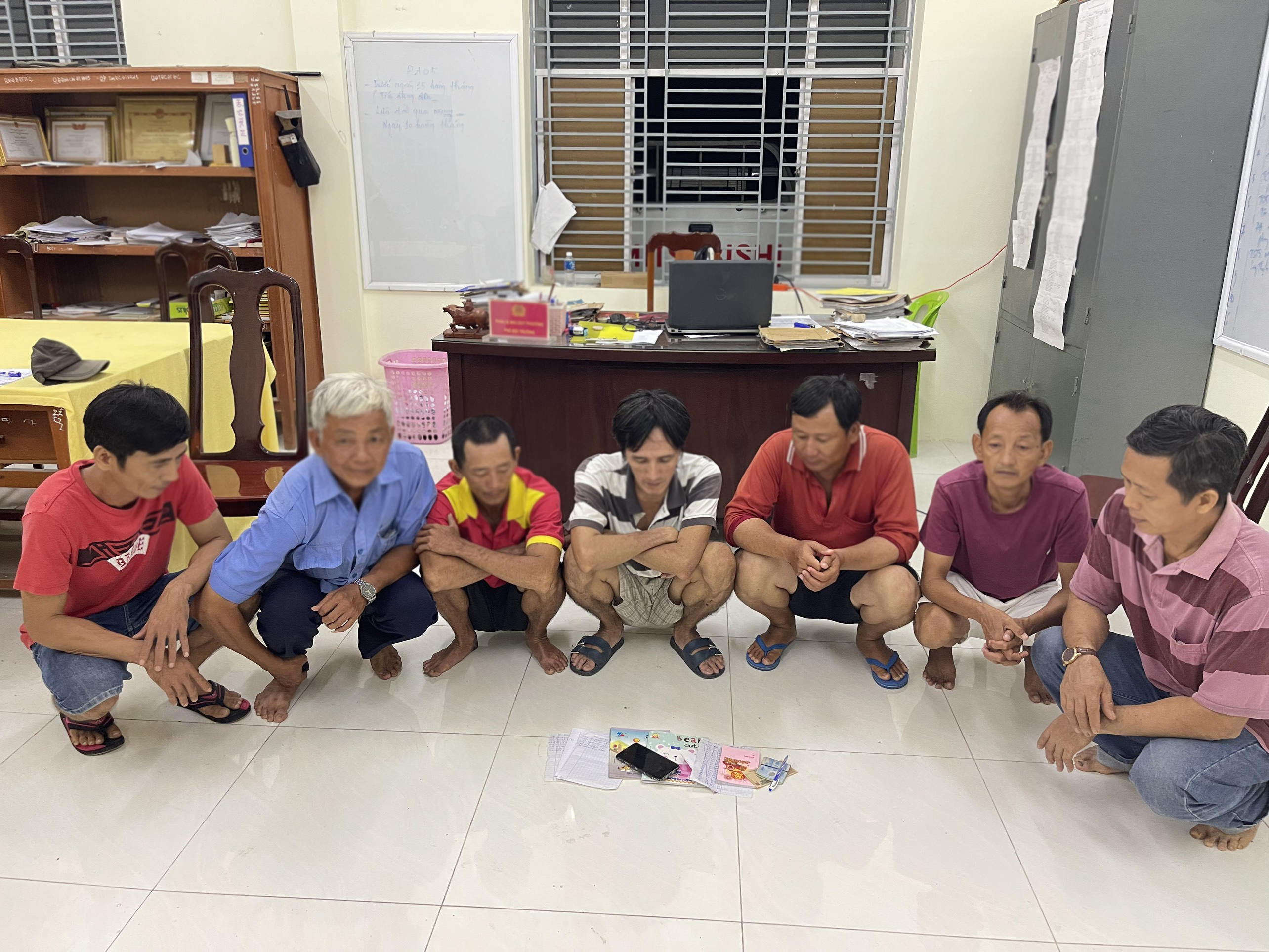 Bắt quả tang nhóm đối tượng cá độ bóng đá ăn tiền mùa EURO 2024