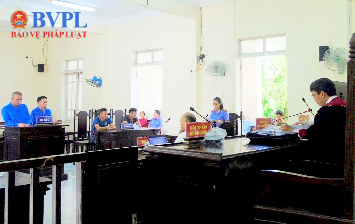 Đã khai thác cát trái phép còn liều lĩnh tông thẳng xe ô tô vào Công an