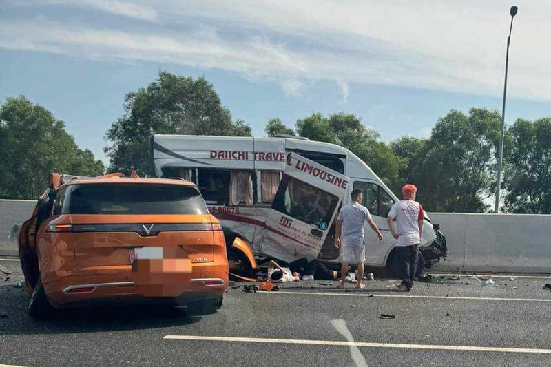 Tai nạn trên cao tốc Hà Nội – Hải Phòng khiến 8 người thương vong