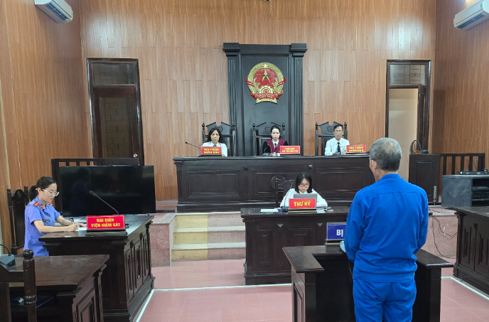 Tàng trữ, sử dụng trái phép chất phóng xạ, lĩnh 33 tháng tù