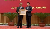 Trao Huy hiệu 40 năm tuổi Đảng tặng Viện trưởng Lê Minh Trí