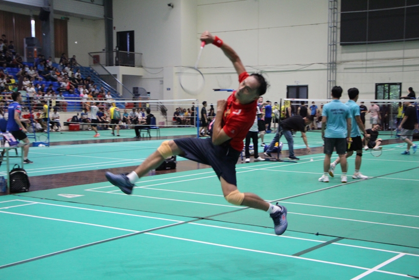 Gay cấn  những trận cầu lông đôi nam