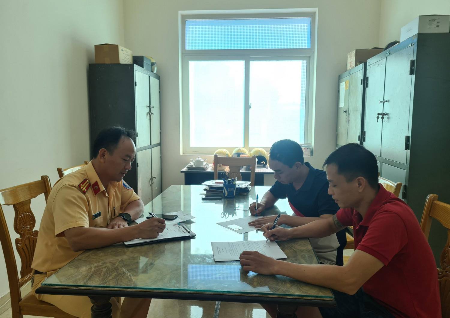 Phát hiện tàu cá tàng trữ kích điện để khai thác thủy sản