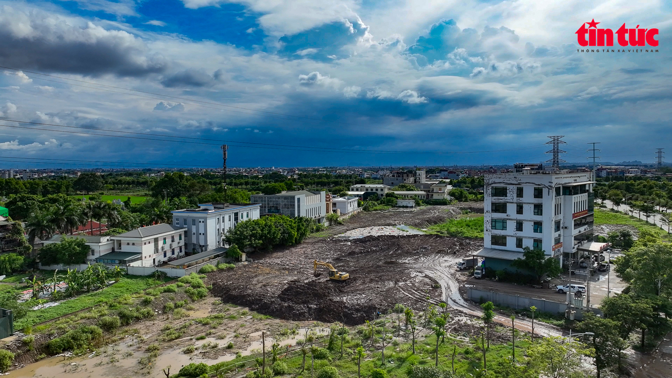 Đang san lấp hồ bị đào trái phép tại Khu đô thị Thanh Hà Cienco 5