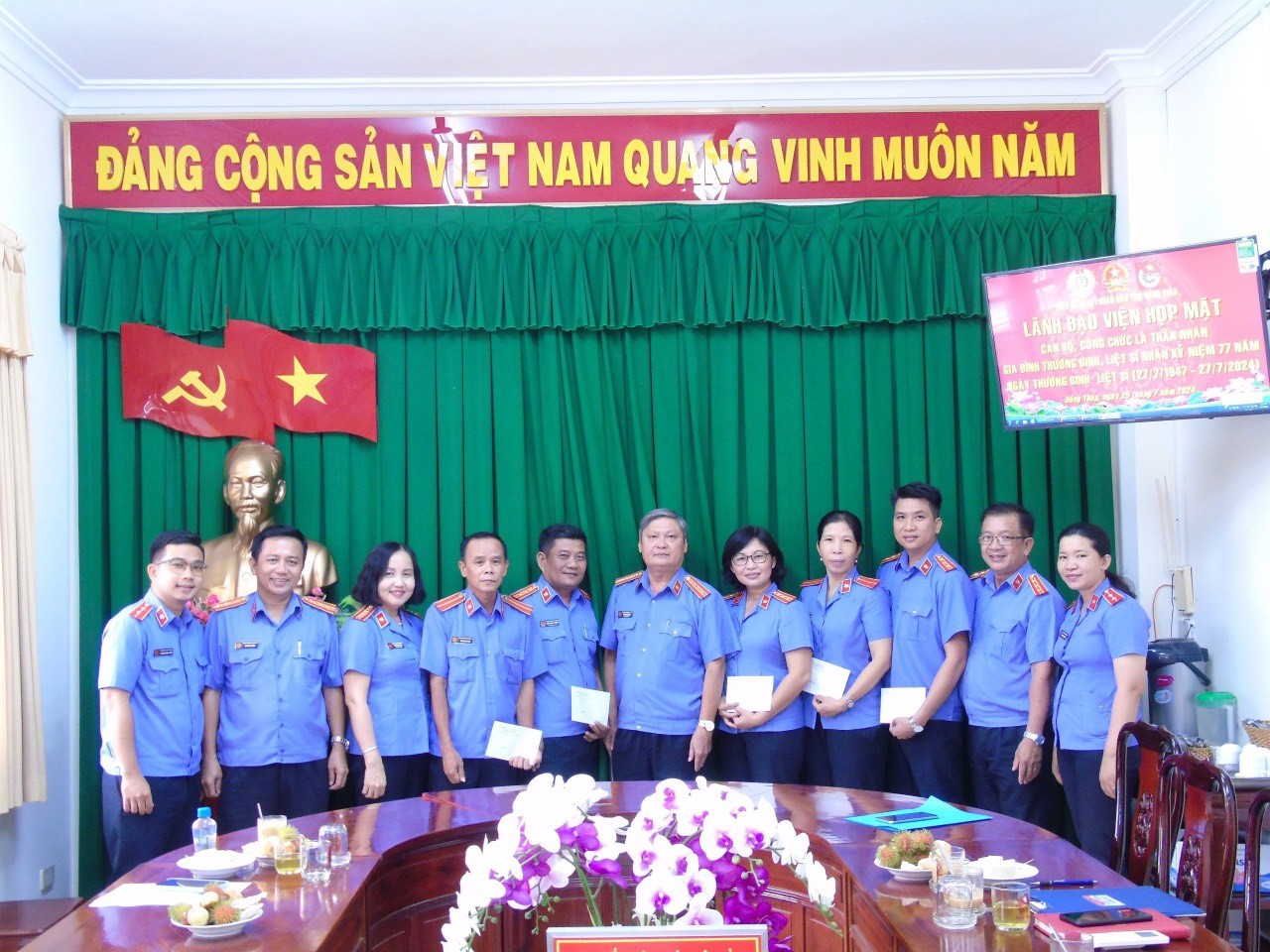 VKSND tỉnh Đồng Tháp tổ chức thăm, gặp Thương binh và công chức gia đình có công với cách mạng