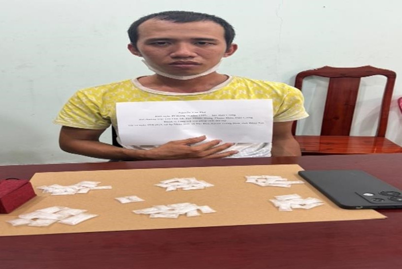 Bắt “nóng” đối tượng tàng trữ trái phép 59 gói ma túy