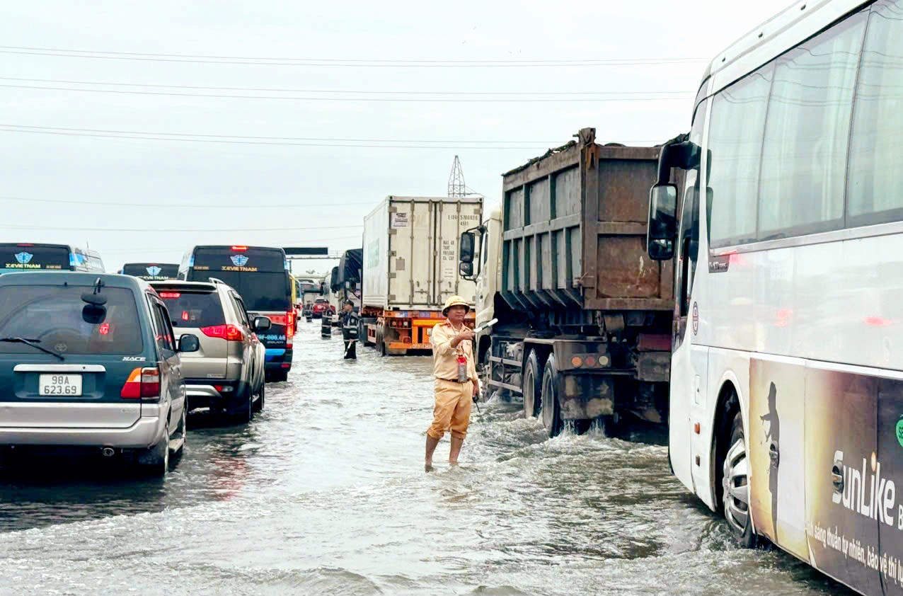 Xe ô tô dưới 10 chỗ cần lưu ý khi lưu thông trên cao tốc Pháp Vân - Cầu Giẽ
