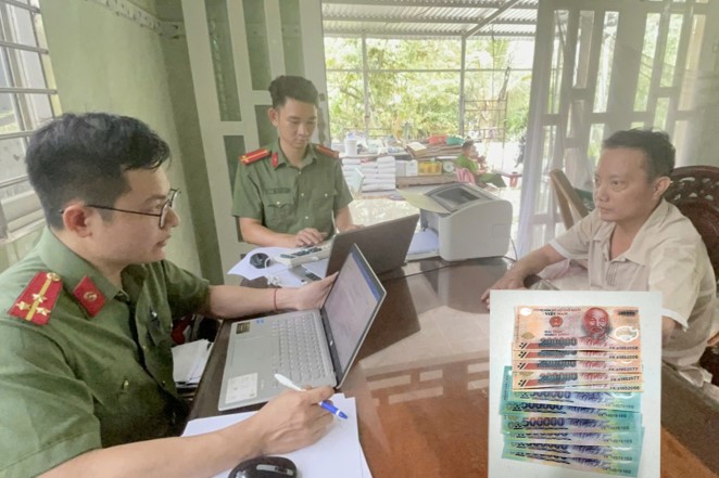 Phê chuẩn khởi tố 8 bị can tàng trữ, lưu hành tiền giả