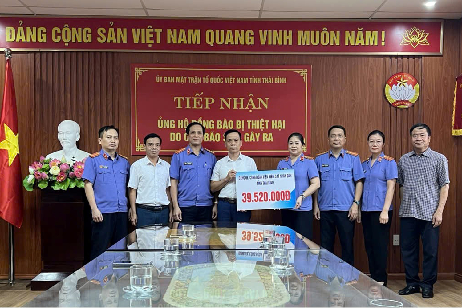 VKSND tỉnh Thái Bình ủng hộ đồng bào bị bão lụt