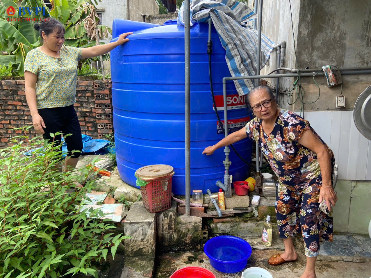 Người dân khốn khổ vì thiếu nước sạch