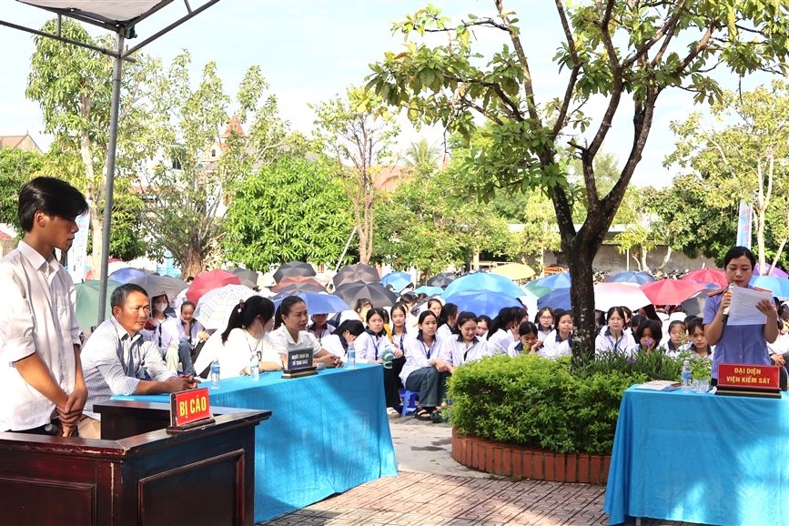 VKSND huyện Quỳnh Lưu phối hợp tổ chức phiên tòa giả định