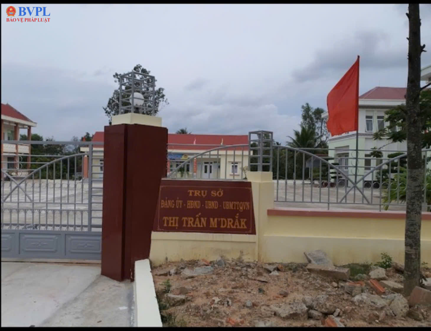 Chủ tịch UBND thị trấn M’Đrắk thua kiện trong vụ hù dọa “bắt cổ” người dân