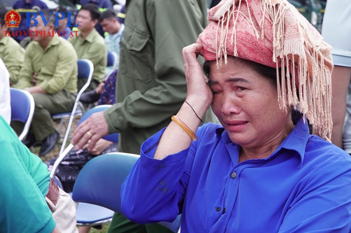 Người dân xã Mường Pồn nghẹn ngào nhận ngôi nhà mới sau lũ quét