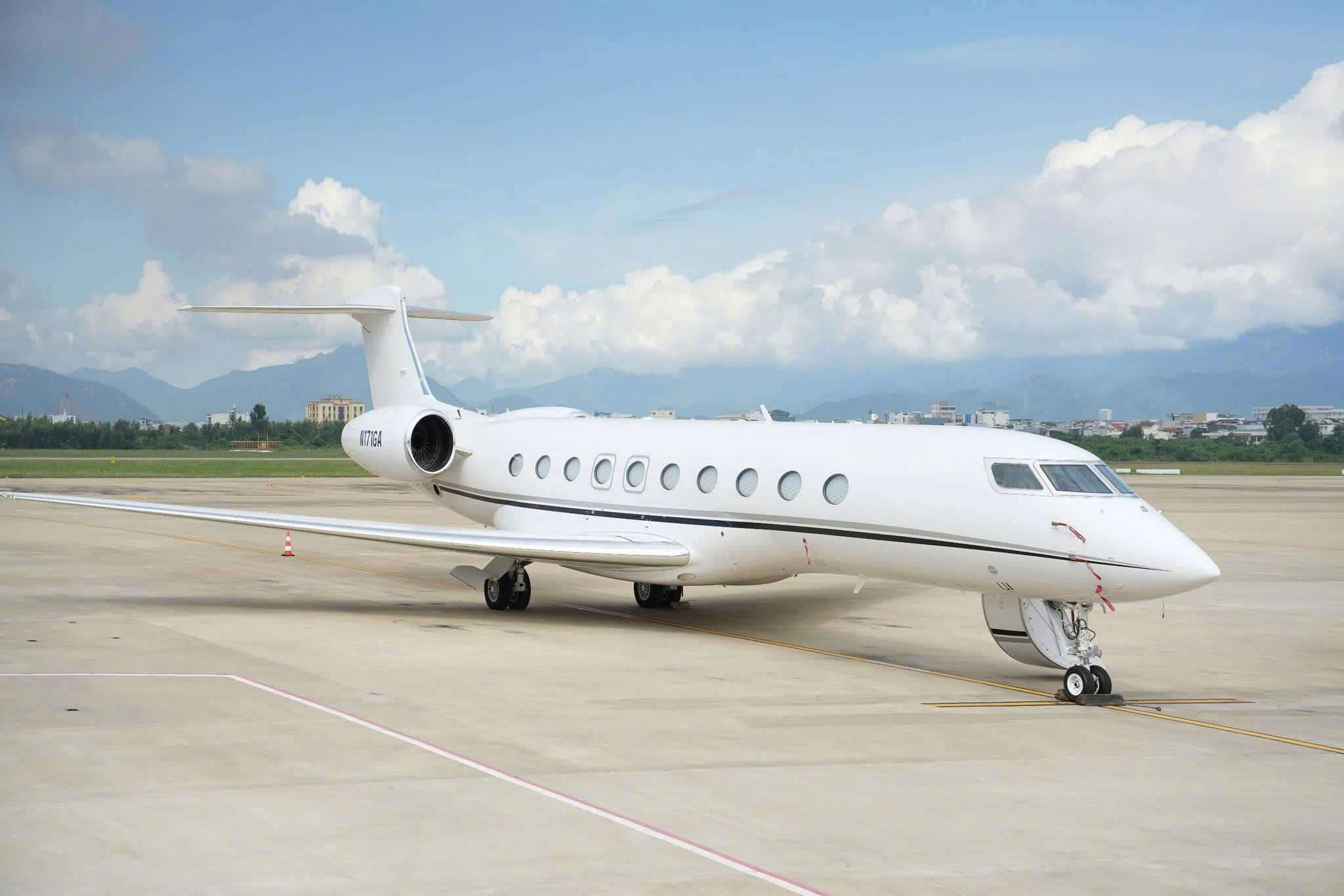 Chuyên cơ hạng sang đưa các tỉ phú thế giới đổ bộ Đà Nẵng