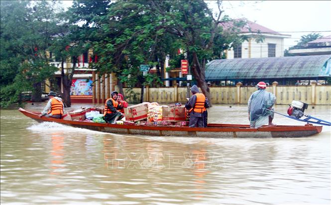 Hàng ngàn nhà dân vùng thấp trũng ở Quảng Bình vẫn còn ngập nước