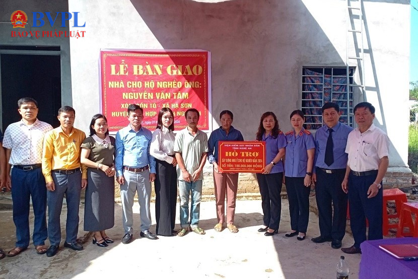 VKSND tỉnh Nghệ An tặng nhà tình nghĩa cho hộ dân nghèo