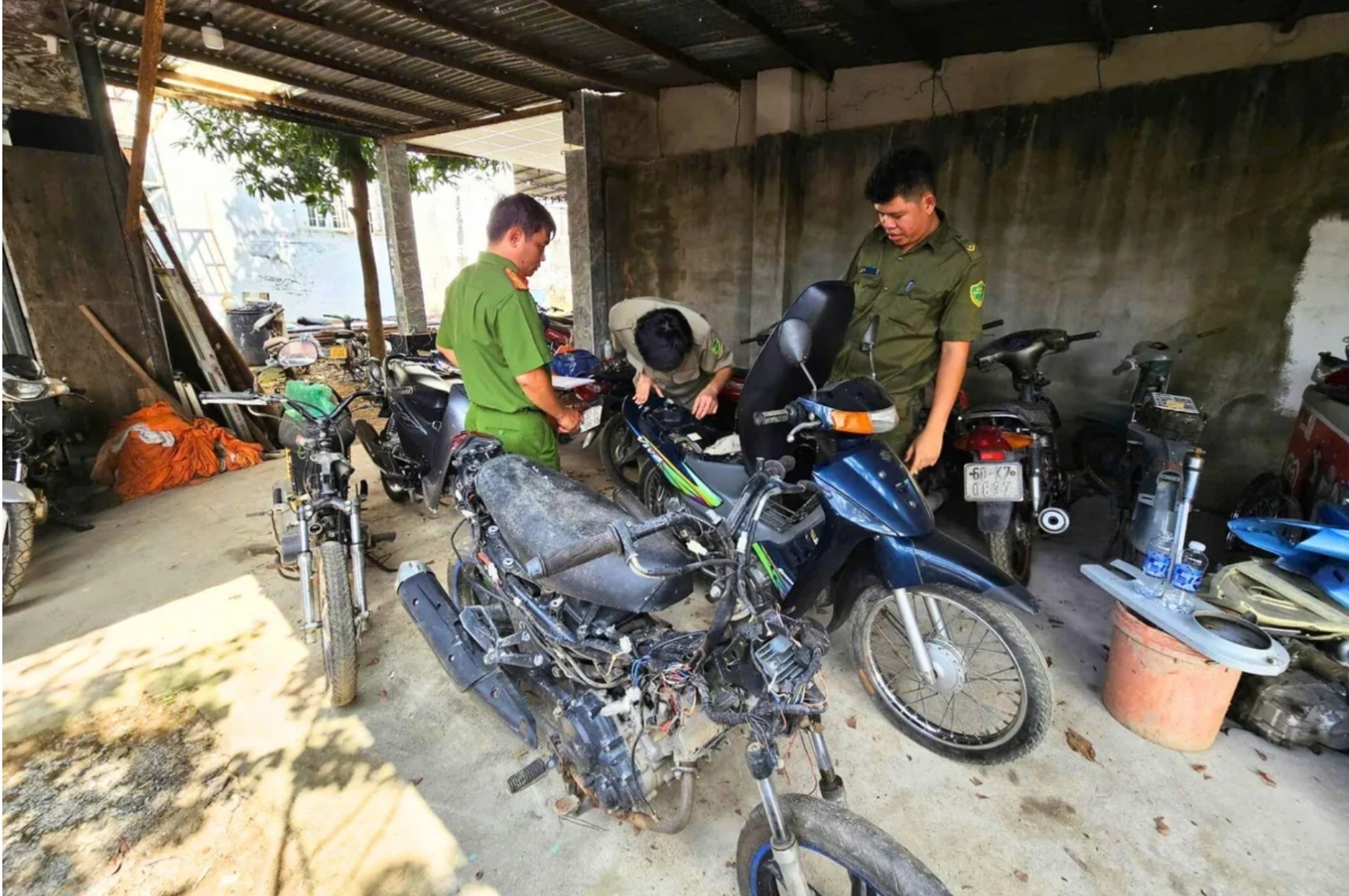 Phát hiện kho chứa 42 xe máy không rõ nguồn gốc ở Đồng Nai