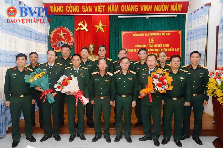 Công bố, trao Quyết định bổ nhiệm chức vụ lãnh đạo VKSQS cấp khu vực