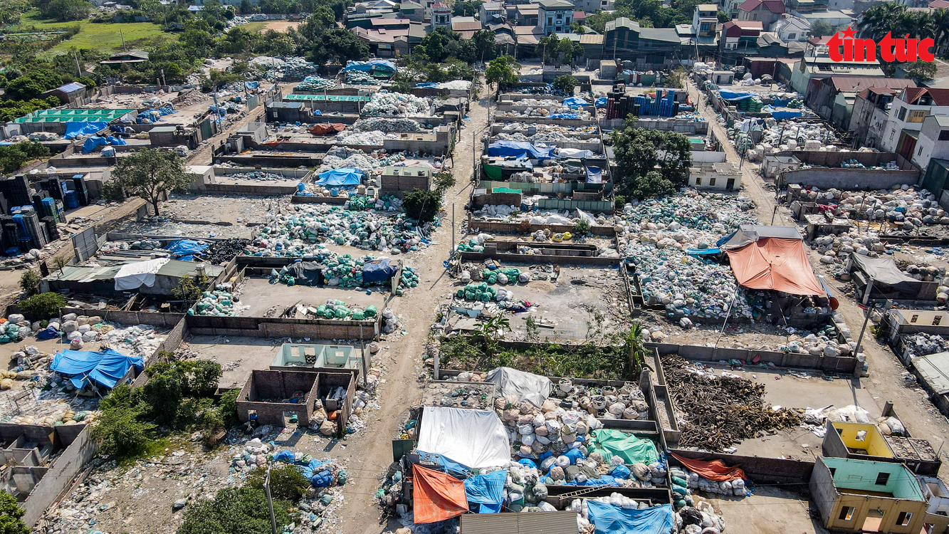Ô nhiễm từ làng tái chế nhựa giáp ranh giữa Hà Nội và Hưng Yên