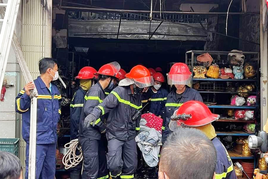 Cháy nhà 3 tầng, ông bà ngoại cùng 2 cháu nhỏ tử vong thương tâm