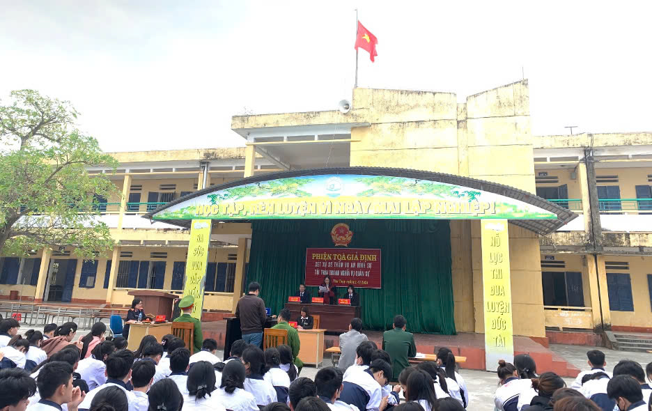 Phối hợp tổ chức phiên tòa giả định vụ án “Trốn tránh nghĩa vụ quân sự”