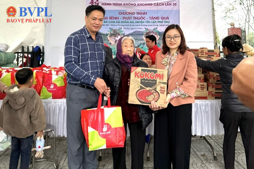 Công đoàn VKSND tỉnh Phú Thọ phối hợp tổ chức chương trình  Khám bệnh - phát thuốc - tặng quà