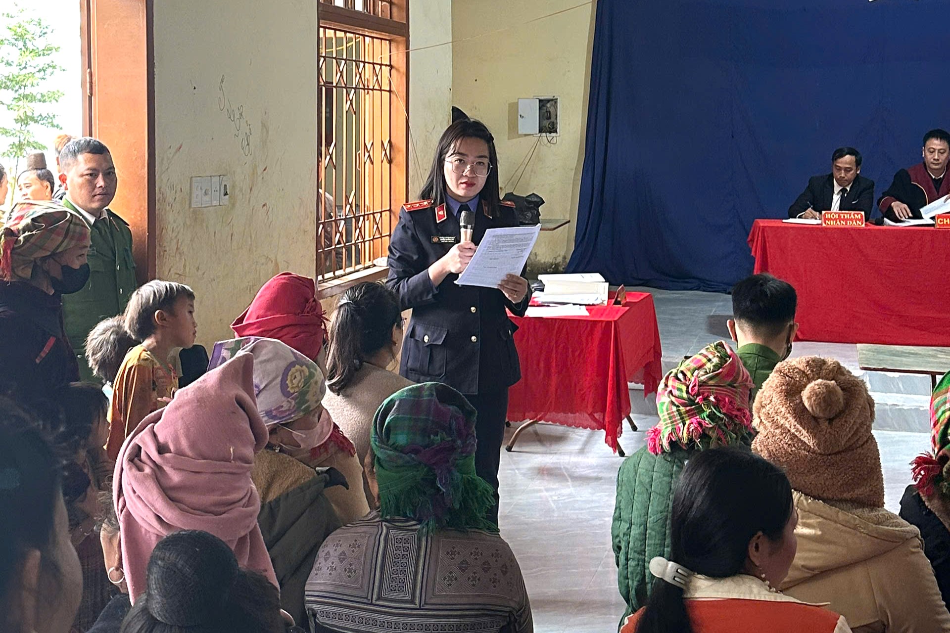 VKSND huyện Mai Sơn phối hợp xét xử lưu động và tuyên truyền pháp luật về ma túy