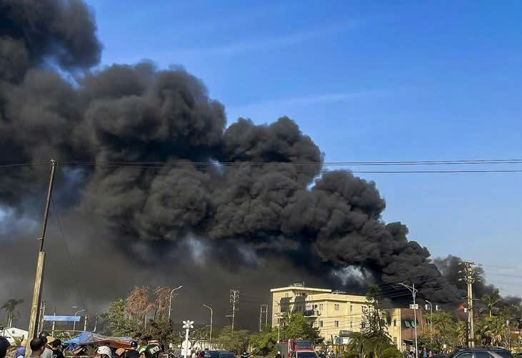 Cháy lớn trong Khu công nghiệp Cái Lân