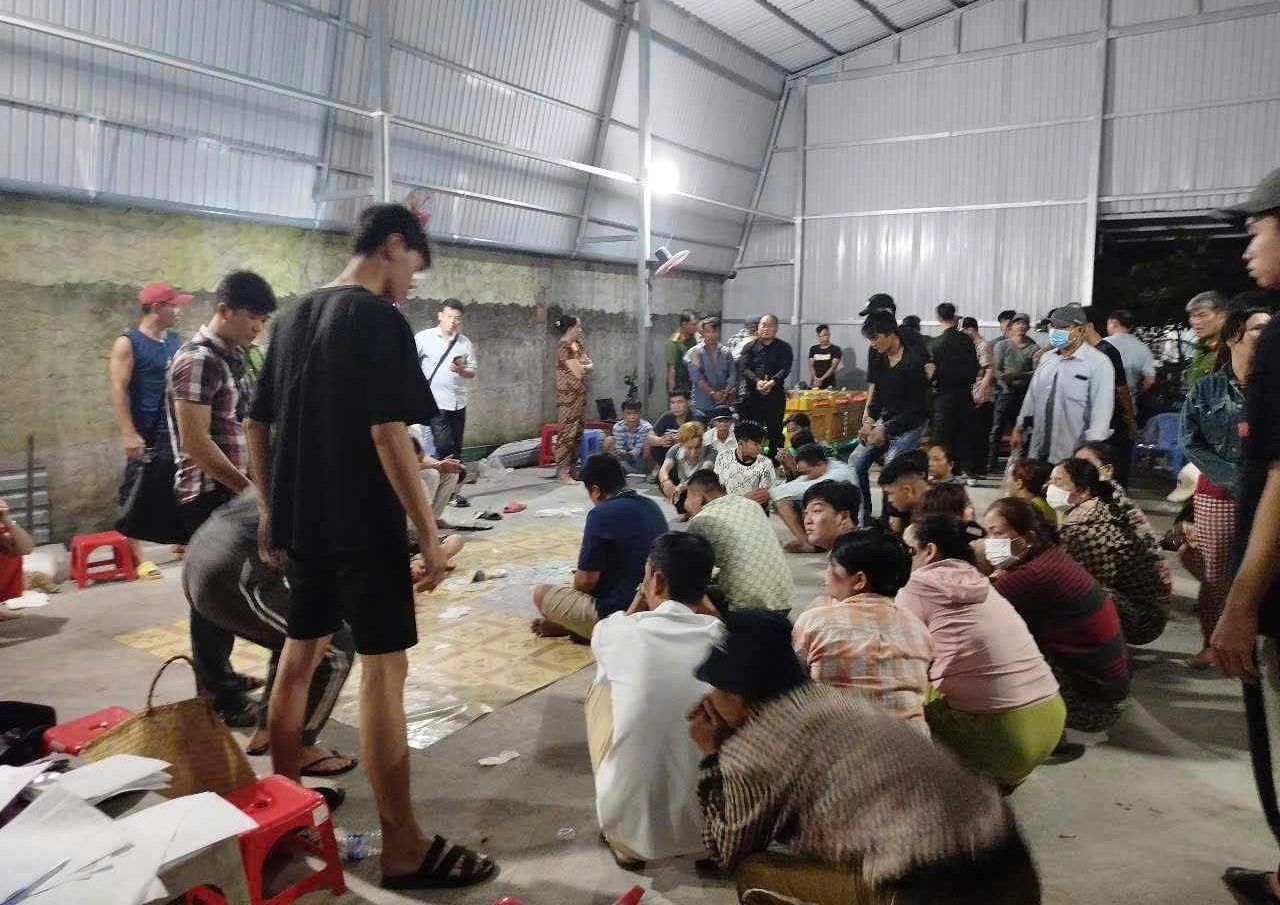 Cảnh sát hình sự nổ súng vây bắt sòng bạc gần trụ sở UBND thị trấn Tân Trụ