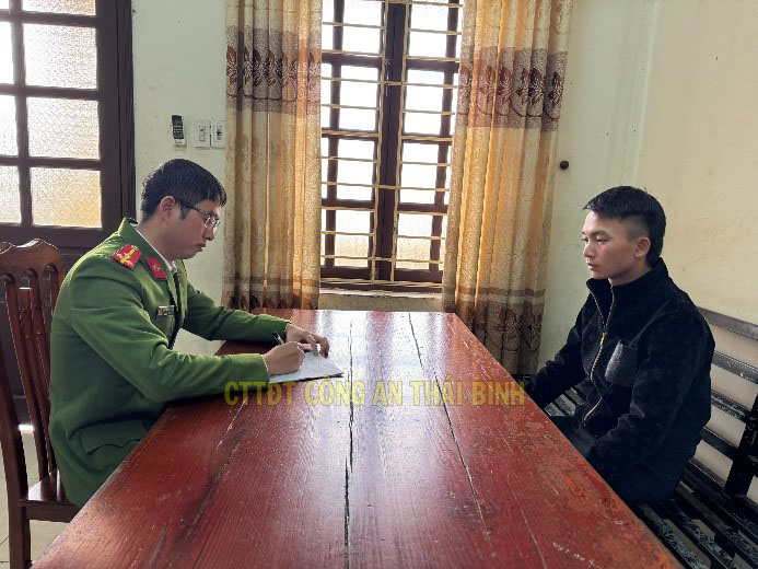 Thanh niên 30 tuổi vào tiệm mua vàng …để cướp