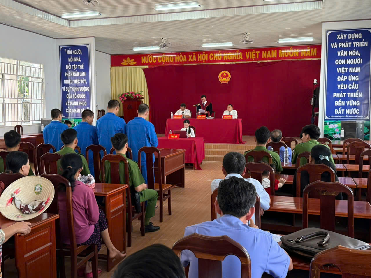 Tổ chức xét xử lưu động và rút kinh nghiệm đối với vụ án hình sự