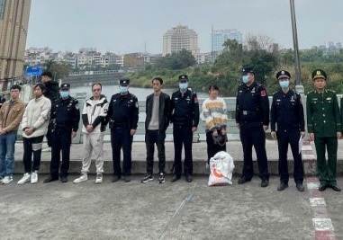 Trao trả 9 công dân Trung Quốc nhập cảnh Việt Nam trái phép