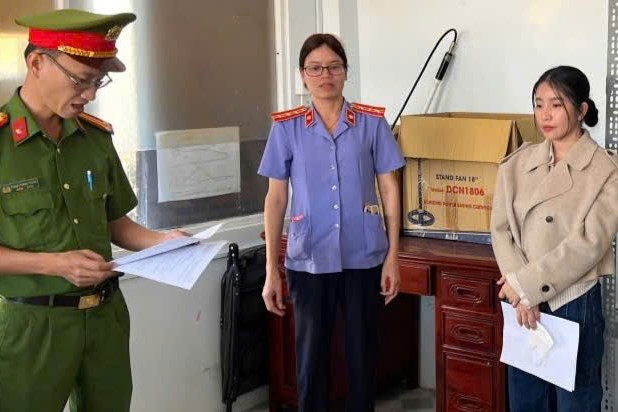 Nữ nhân viên ngân hàng lừa đảo chiếm đoạt gần 9,5 tỉ đồng