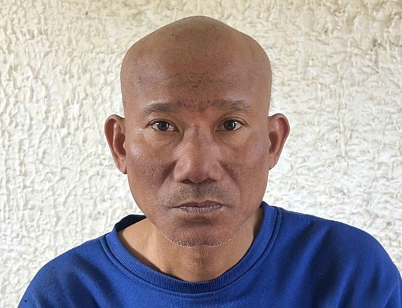 Anh trai dùng dao đâm chết em ruột