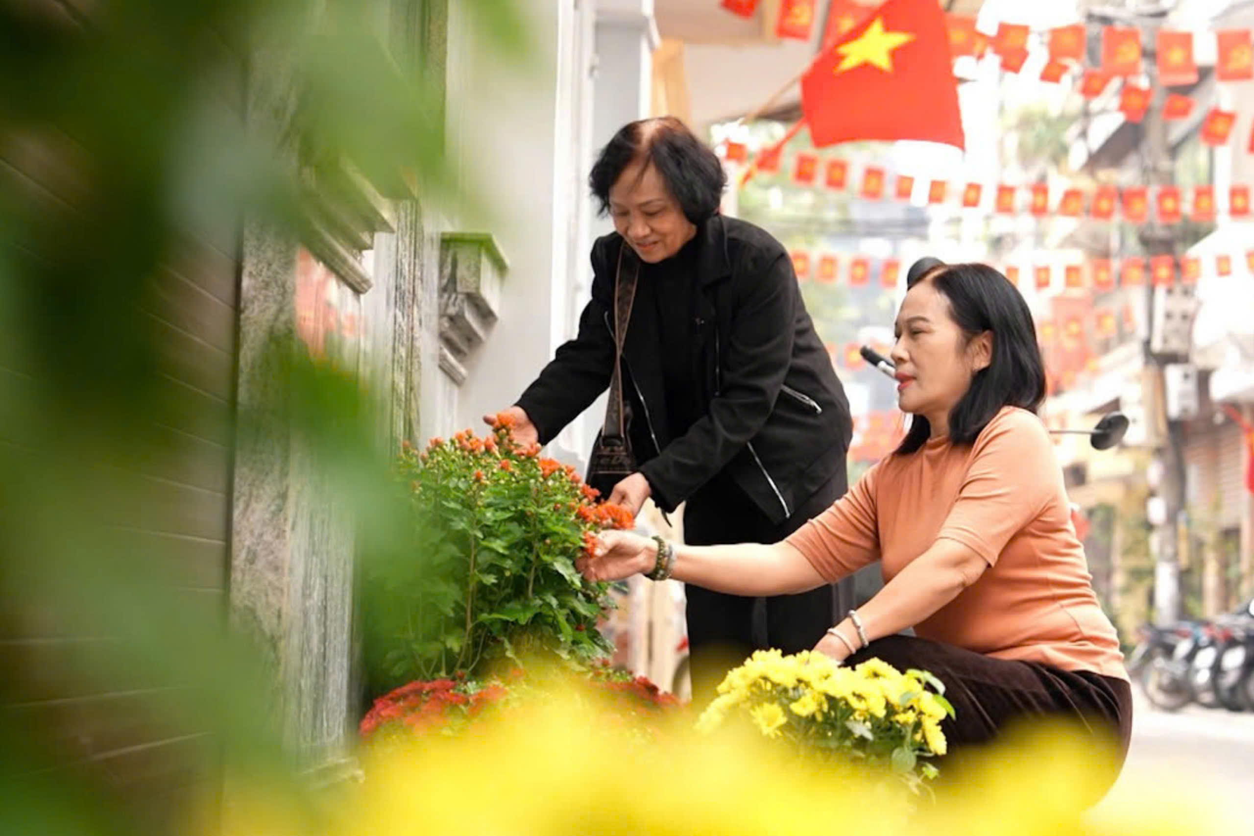 Không khí xuân ngập tràn vào từng ngõ phố ở Thủ đô