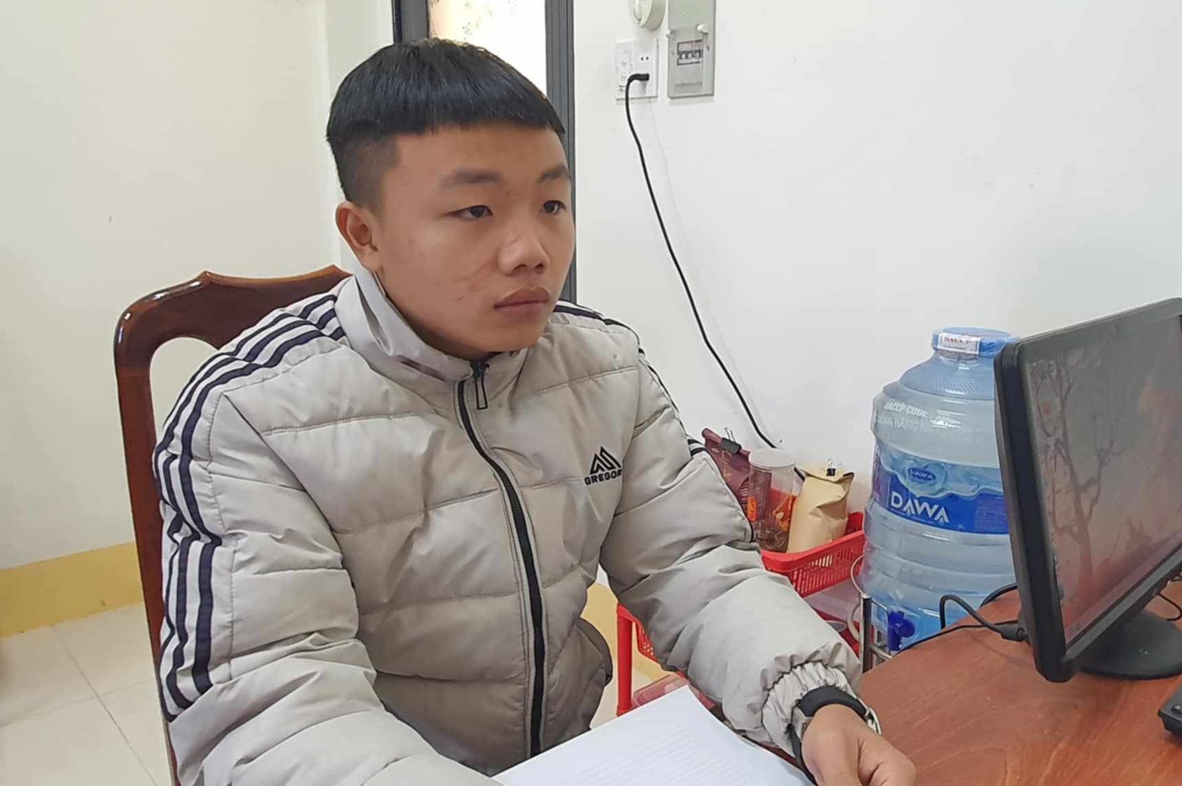 Biết chủ nhà đi dự tiệc tân gia, gã hàng xóm lẻn vào trộm 10 chỉ vàng