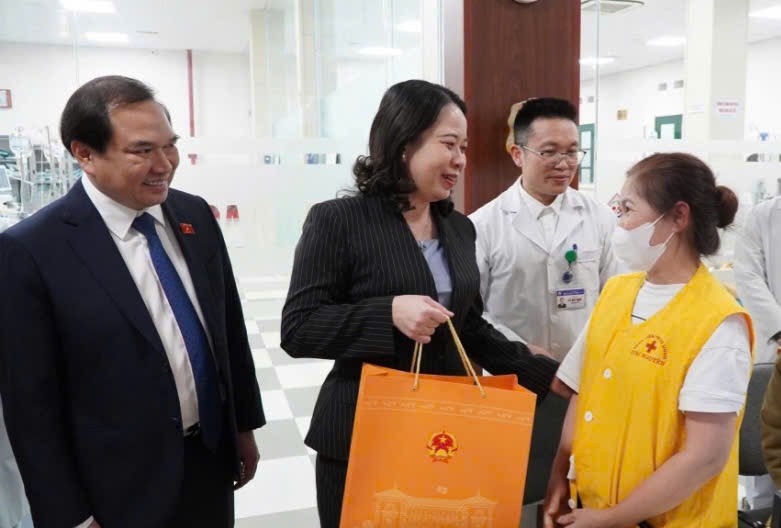Phó Chủ tịch nước Võ Thị Ánh Xuân thăm và chúc mừng Bệnh viện Trung ương Thái Nguyên