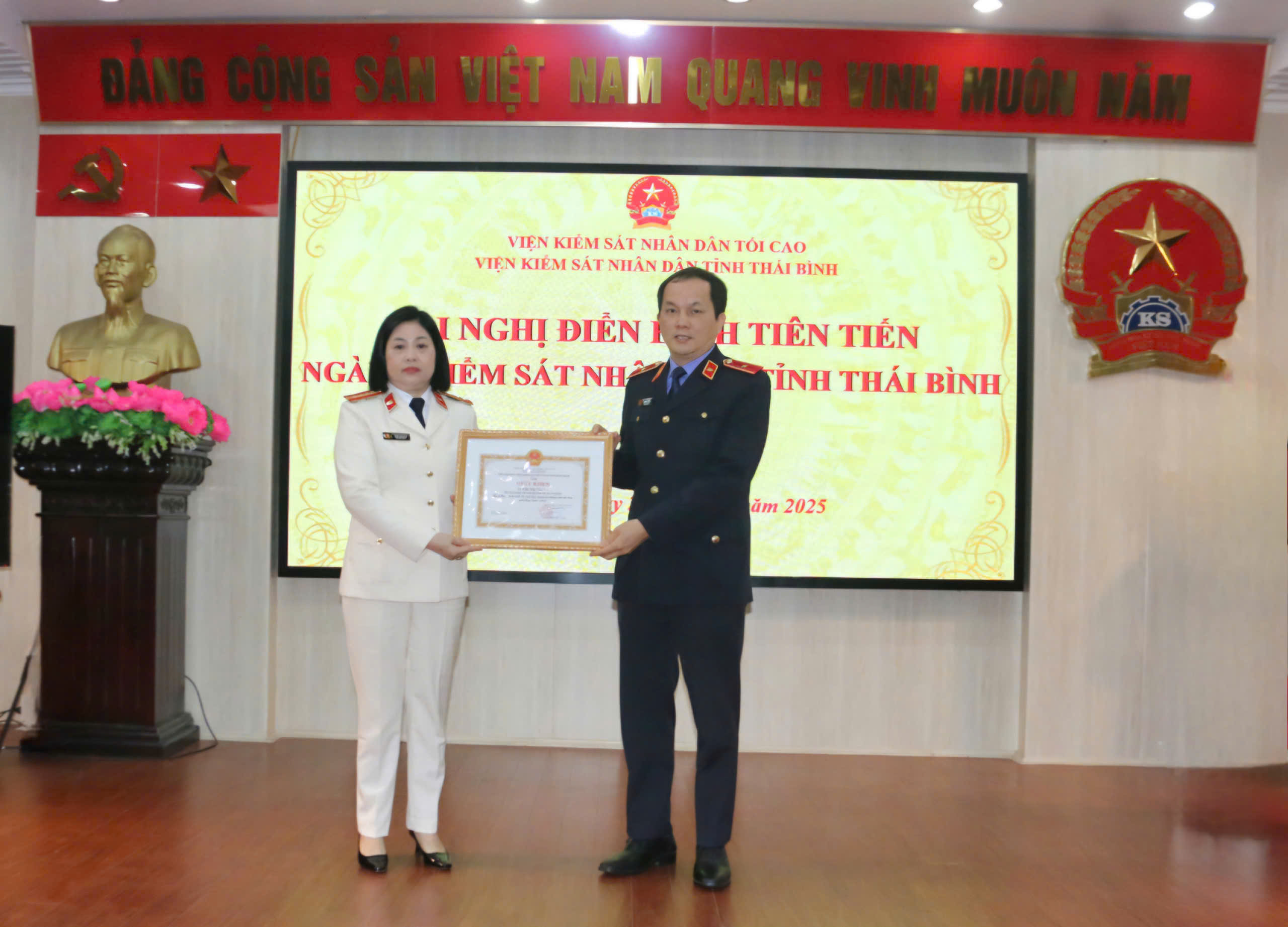 VKSND tỉnh Thái Bình vinh danh những điển hình tiên tiến