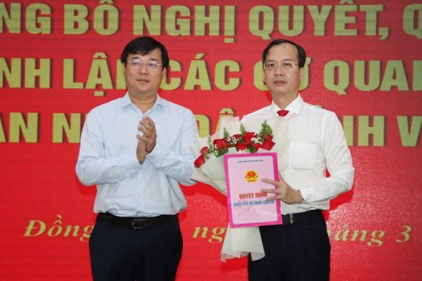 Trao Quyết định giao quyền Chủ tịch UBND tỉnh Đồng Tháp đối với đồng chí Trần Trí Quang