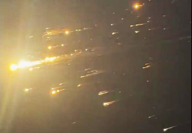 Cảnh tượng như mưa sao băng sau khi phi thuyền Starship của SpaceX phát nổ