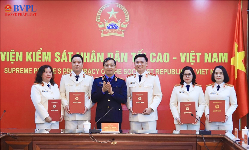 VKSND tối cao công bố, trao quyết định về công tác cán bộ